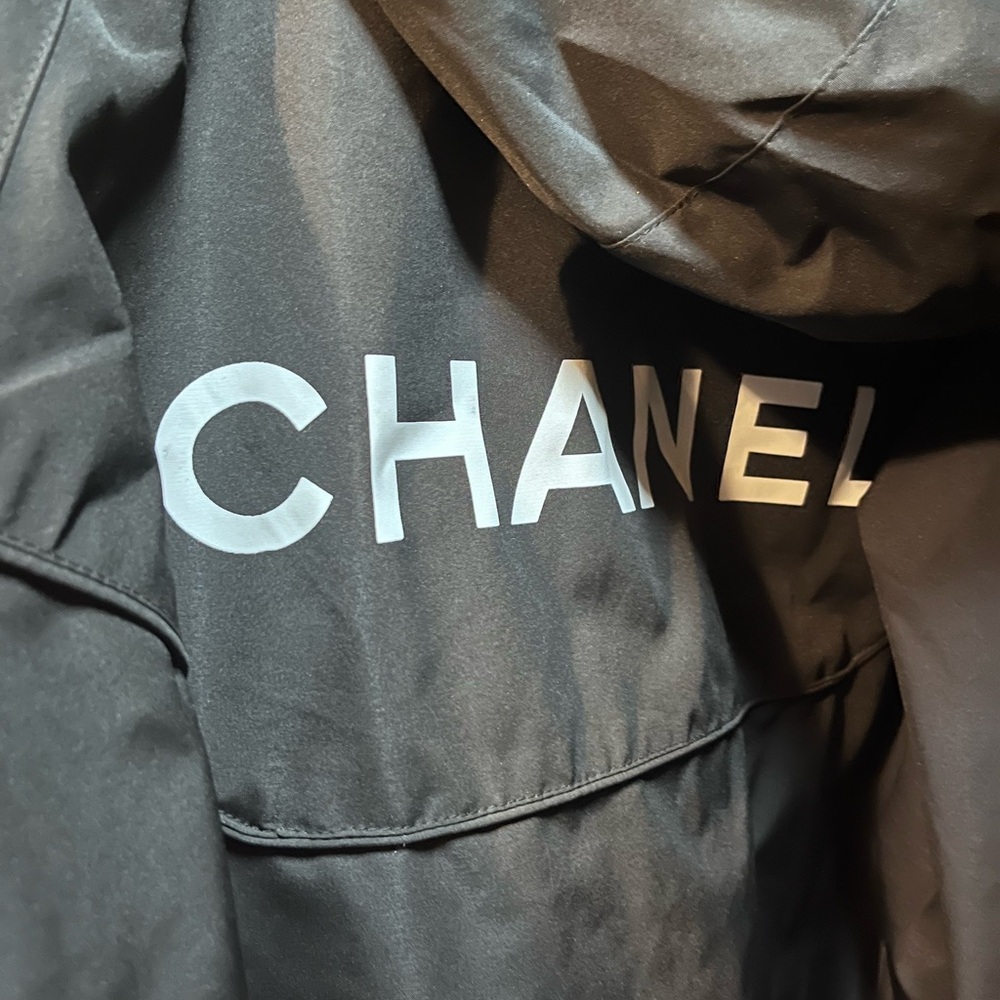 Chanel Women's Black Jacket Oversized - Picture 11 of 16